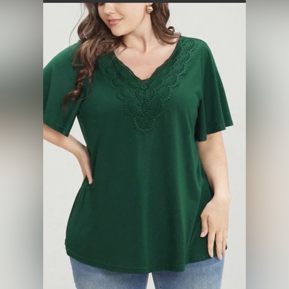 NWT Bloomchic Crochet VNeck Flutter Sleeves Top Size 18/20 🌺🌸🌹BC 183